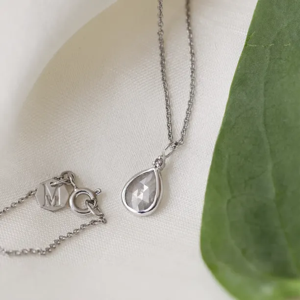 Gold necklace with salt and pepper diamond PERRY Image