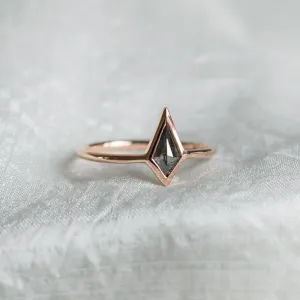 Solid gold ring with salt and pepper diamond STEW Thumbnail