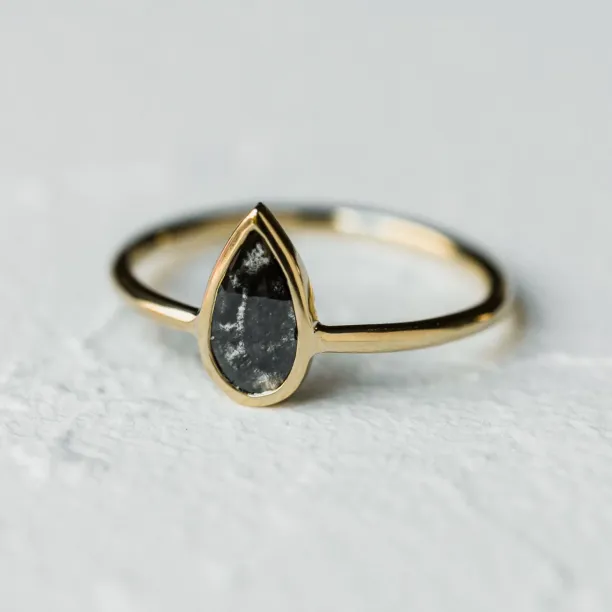 Minimalist gold ring with salt and pepper diamond REED Image