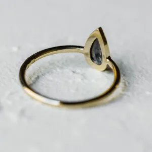 Minimalist gold ring with salt and pepper diamond REED Thumbnail