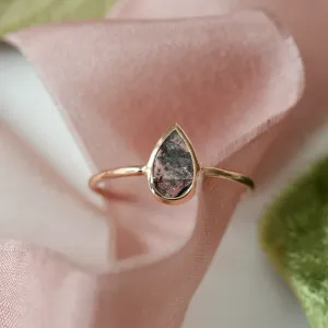 Minimalist gold ring with salt and pepper diamond REED Thumbnail