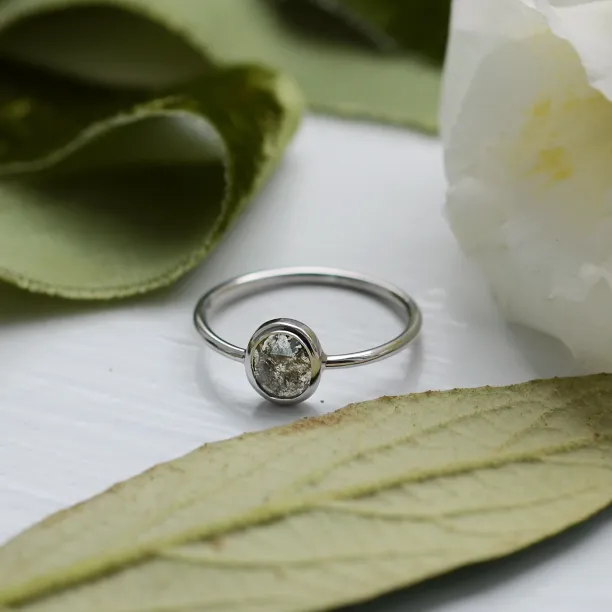 Gold ring with salt and pepper diamond HIKS Image