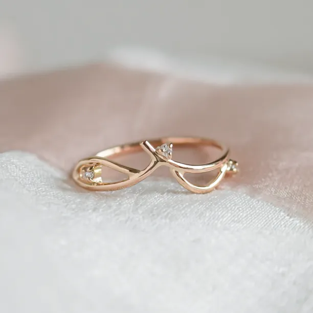 Gold minimalist leaf ring with diamonds DOFA Image