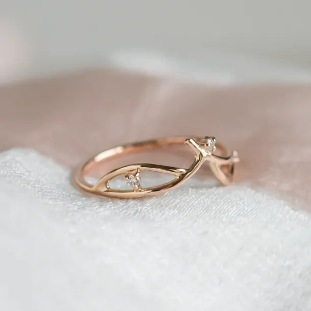 Gold minimalist leaf ring with diamonds DOFA Image
