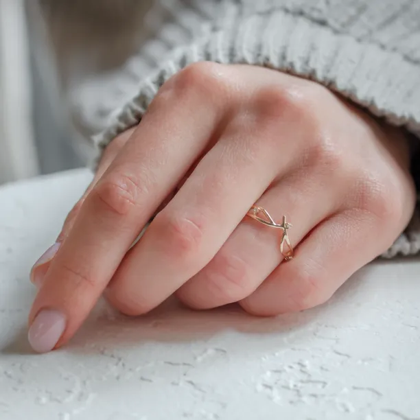 Gold minimalist leaf ring with diamonds DOFA Image