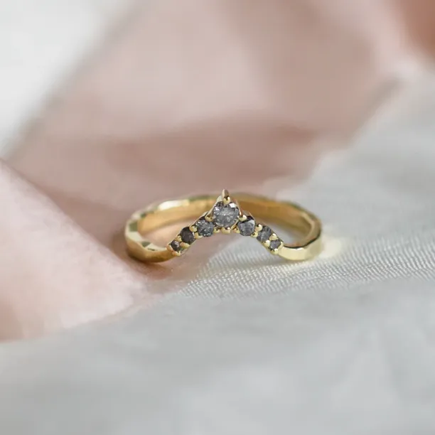 Salt and pepper curved ring WENDY Image