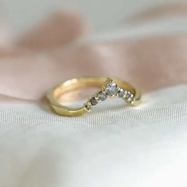 Salt and pepper curved ring WENDY Image