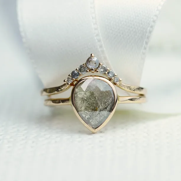 Salt and pepper curved ring WENDY Image