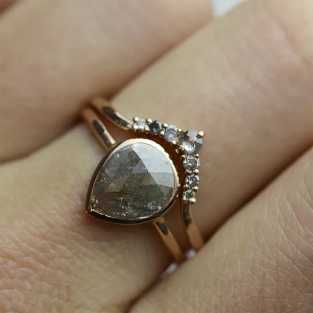 Salt and pepper curved ring WENDY Image
