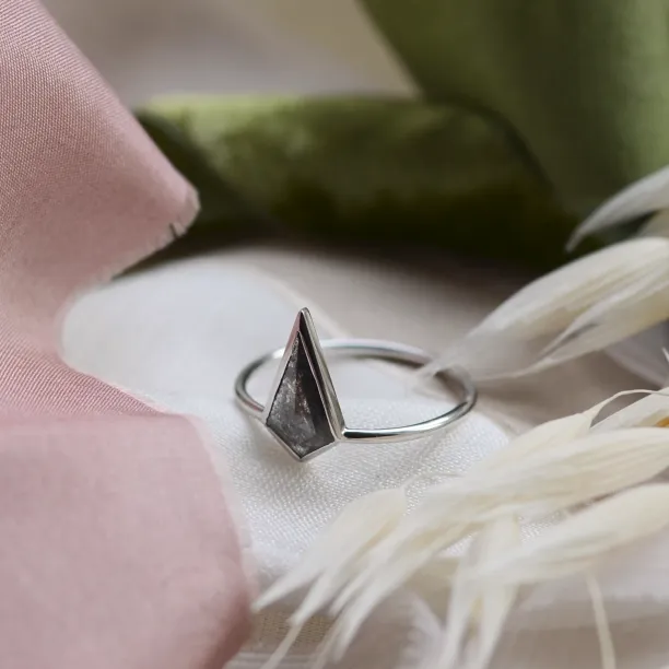 Kite salt and pepper diamond ring KELLY Image