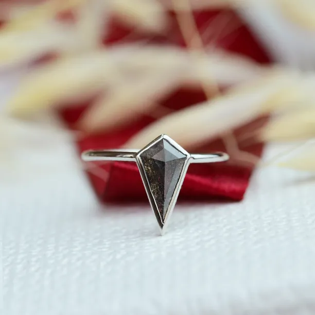 Kite salt and pepper diamond ring KELLY Image