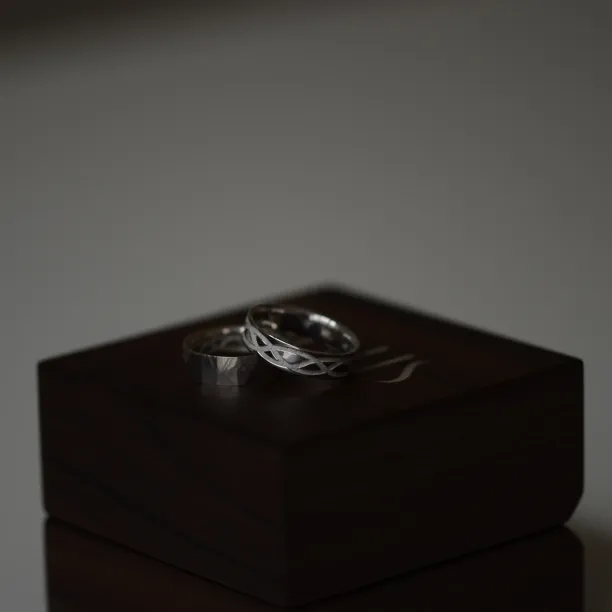 Gold wedding rings with geometric shape  JESI Image