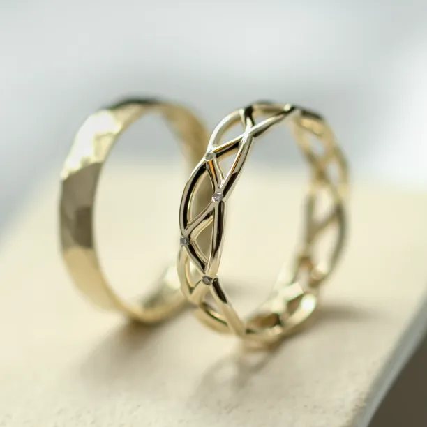 Bright Celtic Wedding Rings Set JAZ Image