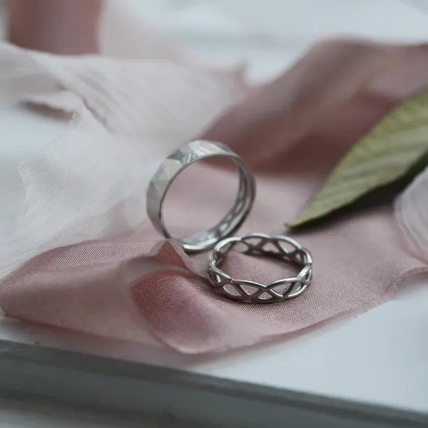 Bright Celtic Wedding Rings Set JAZ Image