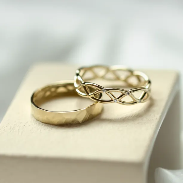 Bright Celtic Wedding Rings Set JAZ Image