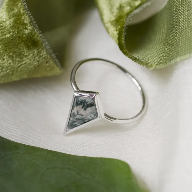 Gold ring with moss agate DANA Image