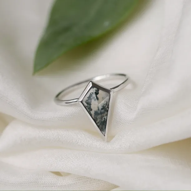 Gold ring with moss agate DANA Image