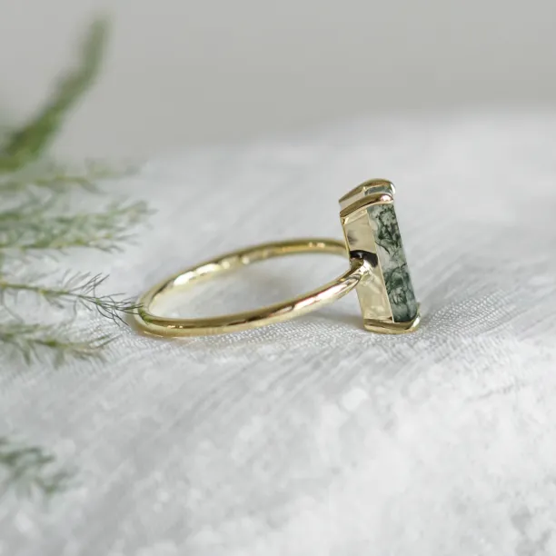 Gold ring with moss agate MOS Image