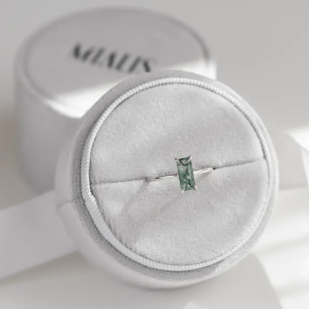 Gold ring with moss agate MOS Image