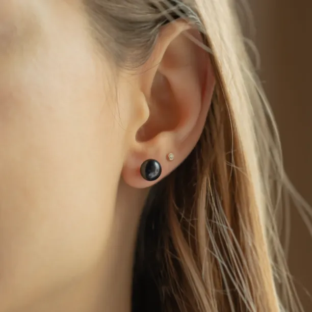Black pearl studs VASKI Image