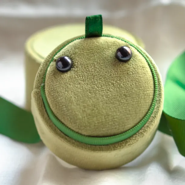 Black pearl studs VASKI Image