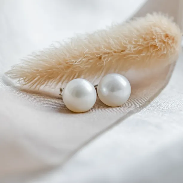 Pearl stud earrings VASKI Image