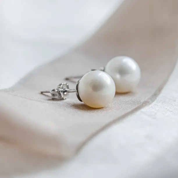 Pearl stud earrings VASKI Image