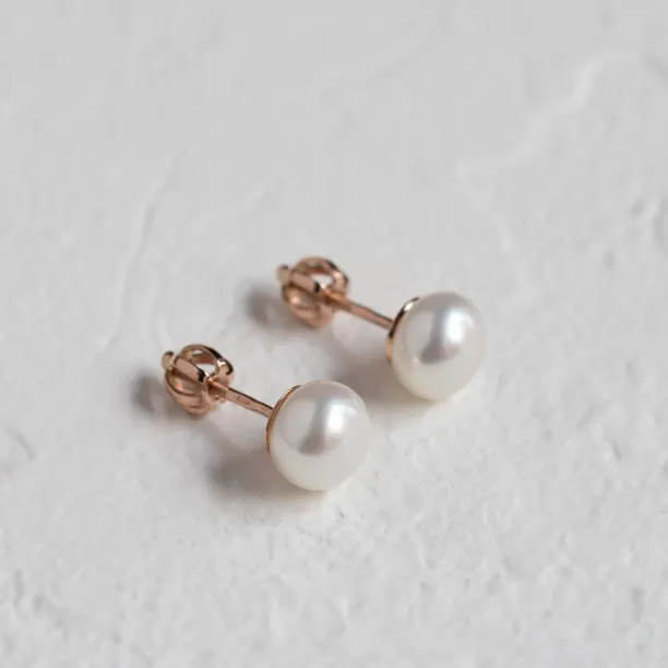 Pearl stud earrings VASKI Image