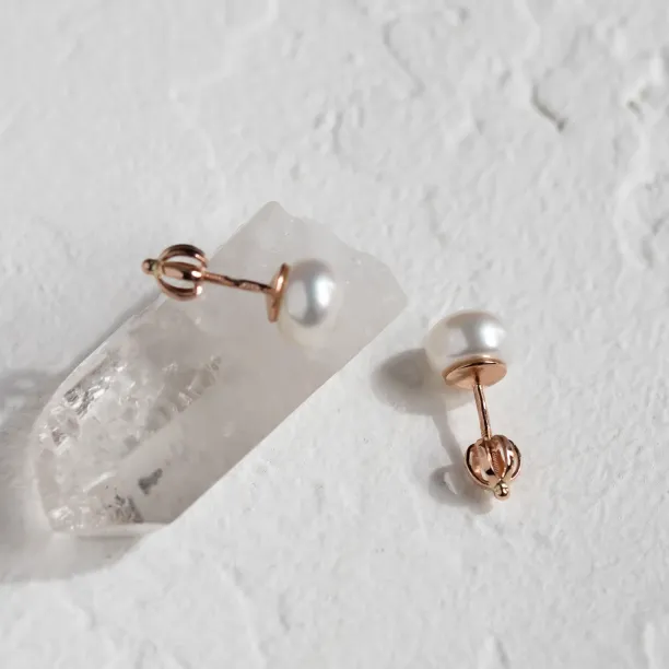 Pearl stud earrings VASKI Image