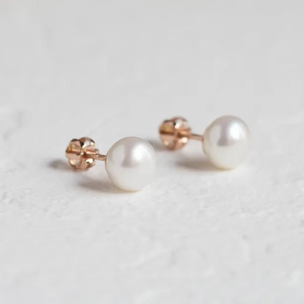 Pearl stud earrings VASKI Image