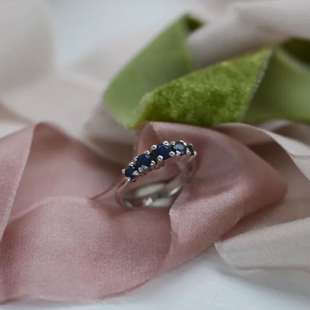 Gold ring with sapphires NIKKI Image