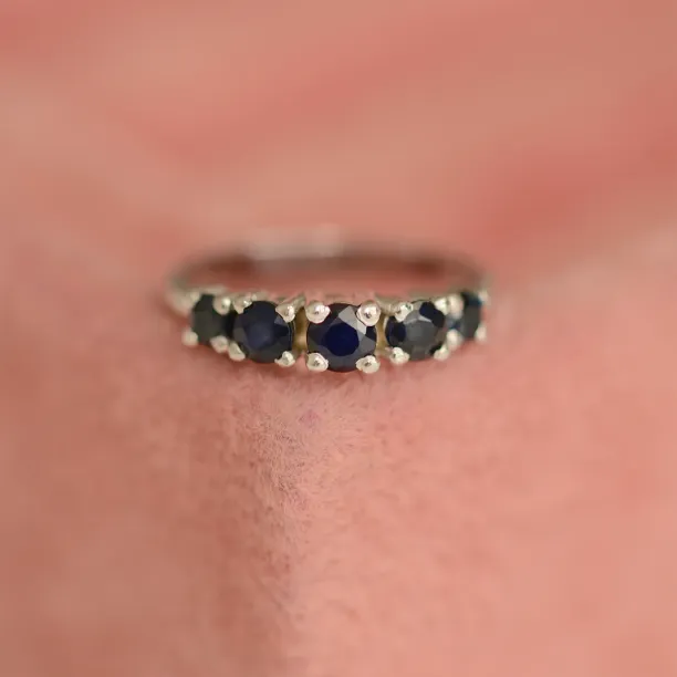 Gold ring with sapphires NIKKI Image