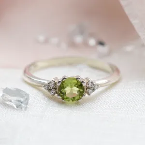 Gold ring with peridot and diamonds MONNY Thumbnail