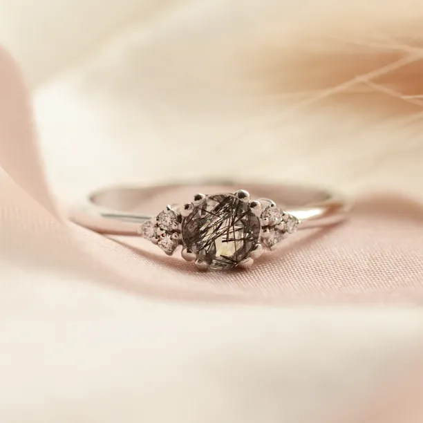 Gold ring with quartz and diamonds MONNY Image