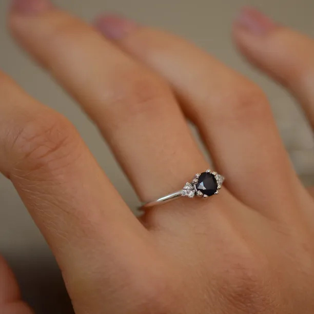 Gold ring with round sapphire and diamonds MONNY Image