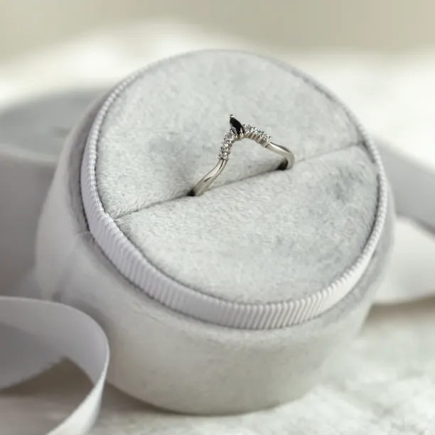 Curved diamond band with sapphire CROWN Image