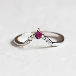 Gold diamond ring with ruby CROWN