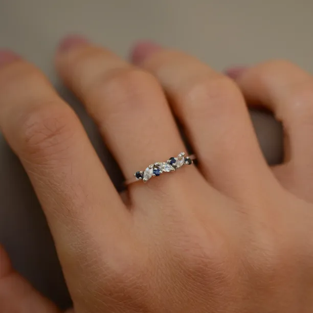 Gold ring with sapphires and diamonds VALLY Image