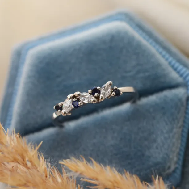 Gold ring with sapphires and diamonds VALLY Image