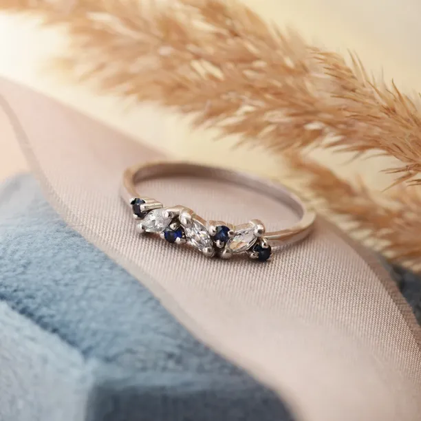 Gold ring with sapphires and diamonds VALLY Image