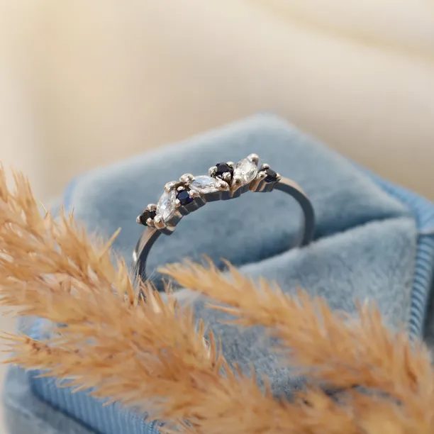 Gold ring with sapphires and diamonds VALLY Image