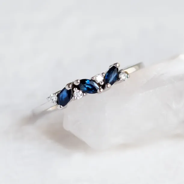 Gold ring with sapphires and round diamonds VALLY Image