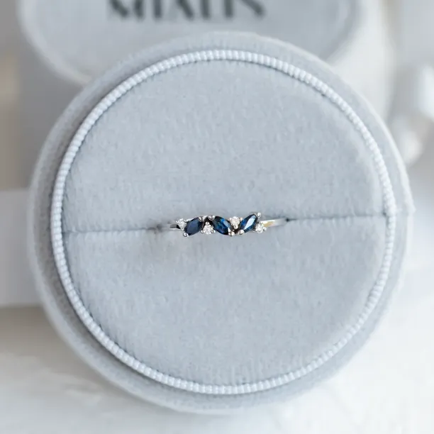 Gold ring with sapphires and round diamonds VALLY Image