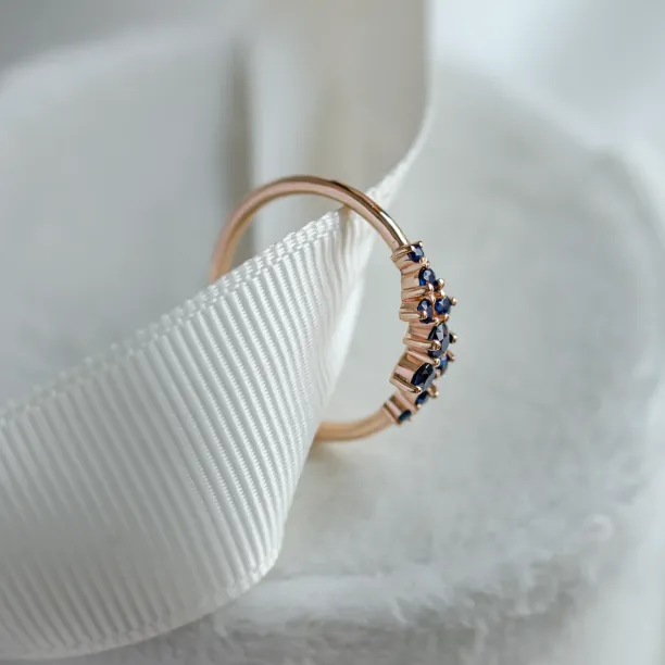 Gold cluster ring with sapphires CLARA Image