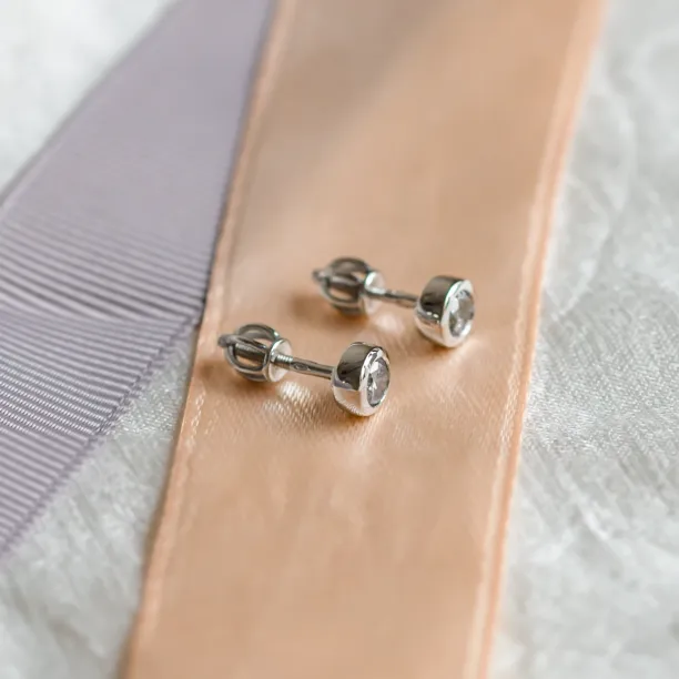 Minimalist gold earrings with salt and pepper diamonds LOLI Image