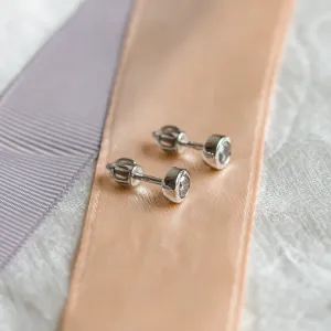 Minimalist gold earrings with salt and pepper diamonds LOLI