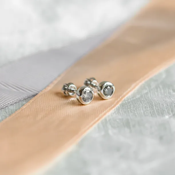 Minimalist gold earrings with salt and pepper diamonds LOLI Image