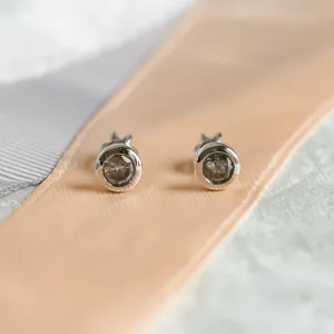 Minimalist gold earrings with salt and pepper diamonds LOLI Thumbnail