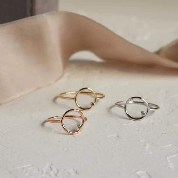 Gold minimalist ring with salt and pepper diamond MERIDA Image