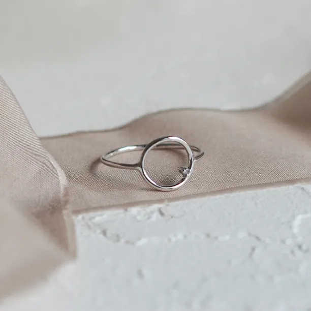 Gold minimalist ring with salt and pepper diamond MERIDA Image